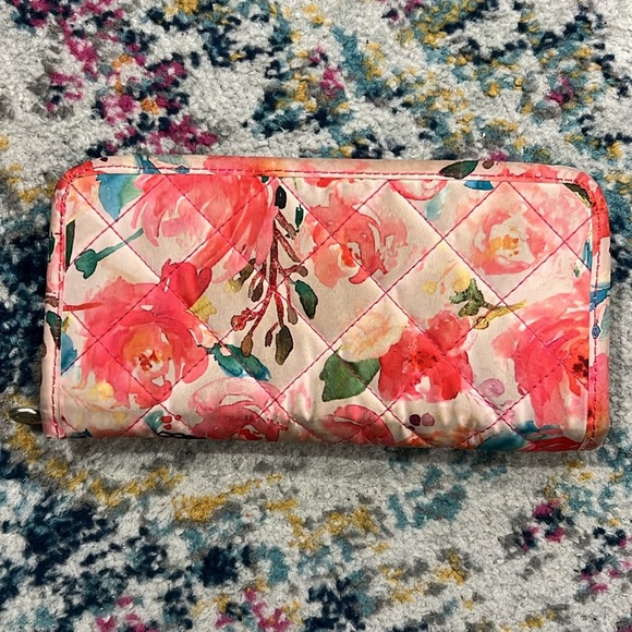 Initials Inc floral wristlet - Picture 4 of 8